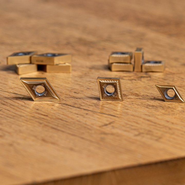 Dụng cụ cắt kim loại Mảnh Tiện Trong